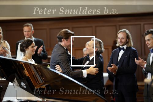 Amsterdam 25 november 2021
Thierry Baudet en Davide Heijmans trouwen in de Noorderkerk in Amsterdam. Davide vertrok met haar vader vanuit het Waldorf Astoria Hotel. Thierry met zijn vader