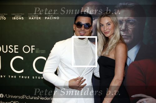 Amsterdam 23 november 2021
Premiere House of Gucci in pathe arena. Timor Steffens met vriendin Saskia Koelwijn