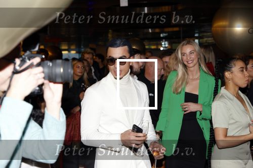 Amsterdam 23 november 2021
Premiere House of Gucci in pathe arena. 
Timor Steffens en vriendin Zoe Ivory