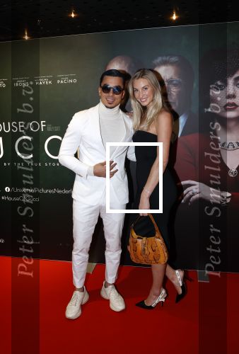Amsterdam 23 november 2021
Premiere House of Gucci in pathe arena. 
Timor Steffens en vriendin Zoe Ivory