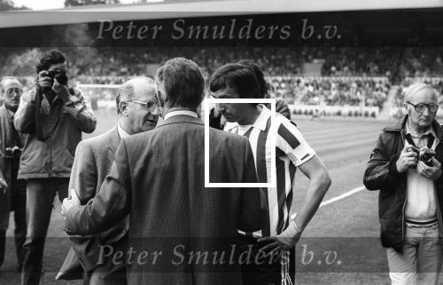 Eindhoven, 25 Augustus 1979
PSV-Feyenoord. eindstand 2-2
Willy v d Kuijlen Kees Rijvers en Ben v Gelder  met elkaar in gesprek voor aanvang van de wedstrijd
