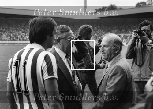 Eindhoven, 25 Augustus 1979
PSV-Feyenoord. eindstand 2-2
Willy v d Kuijlen Kees Rijvers en Ben v Gelder  met elkaar in gesprek voor aanvang van de wedstrijd