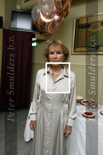 Amsterdam 17 november 2022
In theater Betty Asfalt viert Annemarie Oster haar 80e verjaardag .
