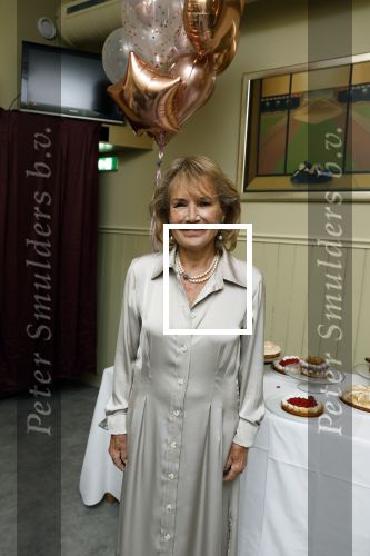 Amsterdam 17 november 2022
In theater Betty Asfalt viert Annemarie Oster haar 80e verjaardag .