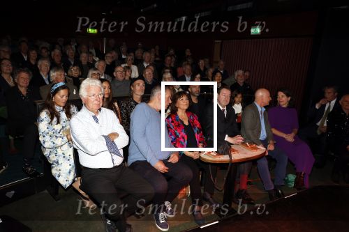 Amsterdam 17 november 2022
In theater Betty Asfalt viert Annemarie Oster haar 80e verjaardag . oa Gerard Cox en Therese Steinmetz