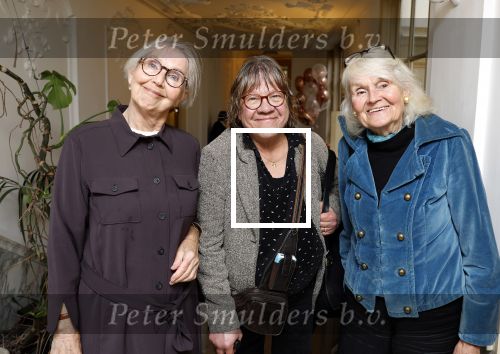 Amsterdam 17 november 2022
In theater Betty Asfalt viert Annemarie Oster haar 80e verjaardag . Vriendinnen Annemarie