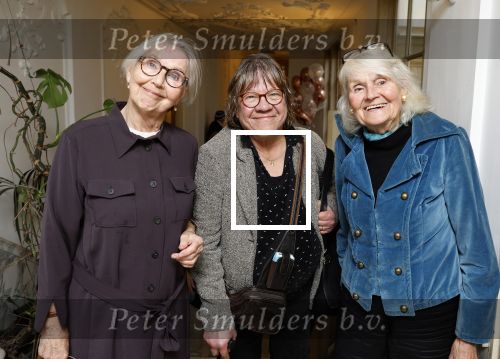 Amsterdam 17 november 2022
In theater Betty Asfalt viert Annemarie Oster haar 80e verjaardag . Vriendinnen Annemarie