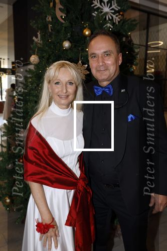 Den Haag 12 december 2022
Society Lunch in het crown Plaza hotel.
Annette Wijndom met beveiliger