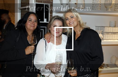 Naarden 24 november 2022
Presentatie van nieuwe lijn van Monique des Bouvrie in het Arsenaal. Antoinette Scheulderman met twee colega\'s