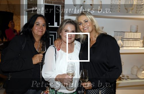 Naarden 24 november 2022
Presentatie van nieuwe lijn van Monique des Bouvrie in het Arsenaal. Antoinette Scheulderman met twee colega\'s