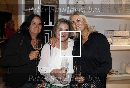 Naarden 24 november 2022
Presentatie van nieuwe lijn van Monique des Bouvrie in het Arsenaal. Antoinette Scheulderman met twee colega\'s