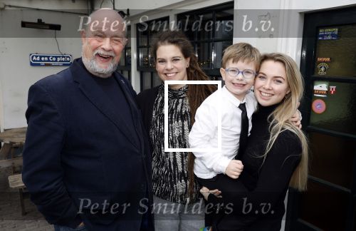 Baambrugge 11 december 2022
Presentatie kalendar met Harry Slinger en Bert Simhoffer. Harry kwam met zijn vrouw en Bert met zijn vrouw em 2 kinderen .
