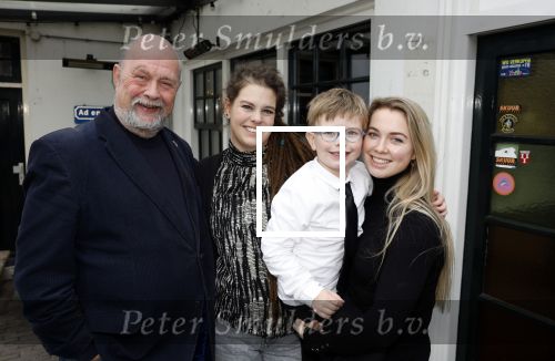 Baambrugge 11 december 2022
Presentatie kalendar met Harry Slinger en Bert Simhoffer. Harry kwam met zijn vrouw en Bert met zijn vrouw em 2 kinderen .