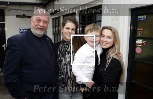 Baambrugge 11 december 2022
Presentatie kalendar met Harry Slinger en Bert Simhoffer. Harry kwam met zijn vrouw en Bert met zijn vrouw em 2 kinderen .