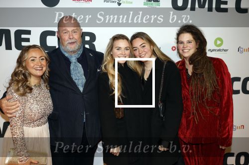 Rotterdam 12 december 2022
Premiere Ome Cor in het oude luxor theater.
Bert Simhoffer met zijn vrouw en dochters en Floortje v waardenberg