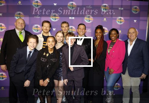 Amsterdam 17 december 2022
Premiere het feest van tante Ria in Pathe Noord .
Cast bestaat oa uit Najib Amhali Tooske Ragas Edo Brunner Edsilia Rombley Jack v gelder Pim Muda Thimo v Haaren  Ridder v Kooten Esther Mbire en Piet Tomassen.