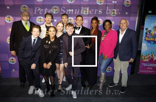 Amsterdam 17 december 2022
Premiere het feest van tante Ria in Pathe Noord .
Cast bestaat oa uit Najib Amhali Tooske Ragas Edo Brunner Edsilia Rombley Jack v gelder Pim Muda Thimo v Haaren  Ridder v Kooten Esther Mbire en Piet Tomassen.