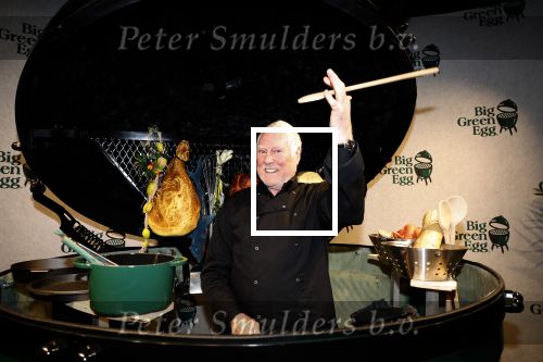Amsterdam 10 december 2022
VIP dag Masters expo in de RAI. Cesar Zuiderwijk drumt ineen grote Green egg