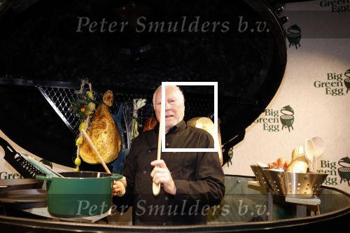 Amsterdam 10 december 2022
VIP dag Masters expo in de RAI. Cesar Zuiderwijk drumt ineen grote Green egg