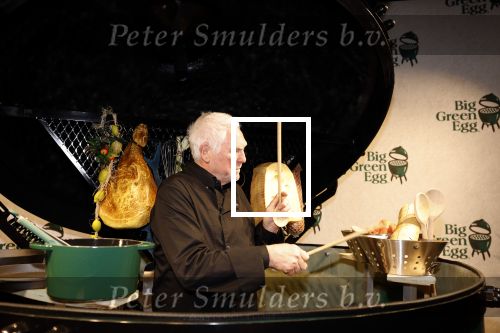 Amsterdam 10 december 2022
VIP dag Masters expo in de RAI. Cesar Zuiderwijk drumt ineen grote Green egg