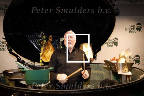 Amsterdam 10 december 2022
VIP dag Masters expo in de RAI. Cesar Zuiderwijk drumt ineen grote Green egg