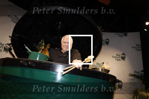Amsterdam 10 december 2022
VIP dag Masters expo in de RAI. Cesar Zuiderwijk drumt ineen grote Green egg