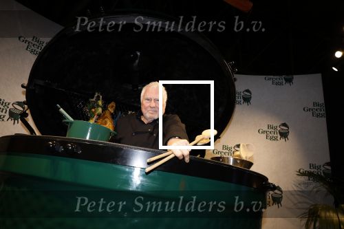 Amsterdam 10 december 2022
VIP dag Masters expo in de RAI. Cesar Zuiderwijk drumt ineen grote Green egg