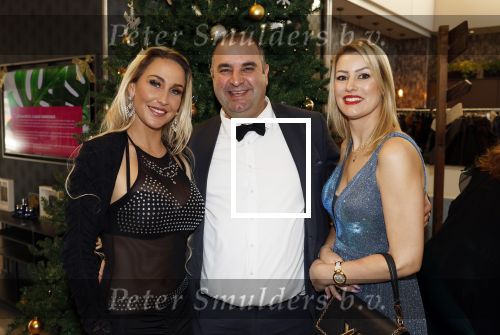 Den Haag 12 december 2022
Society Lunch in het crown Plaza hotel.
Dee den Boer met Salar Azimi en zijn vrouw
