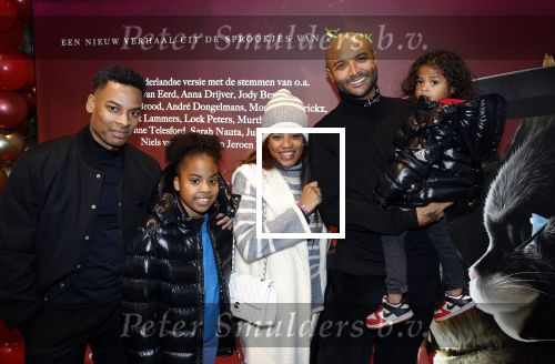 Amsterdam 10 december 2022
Premiere de gelaarsde kat in Pathe Arena .
Denzel von Deira met familie