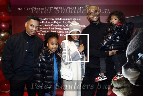 Amsterdam 10 december 2022
Premiere de gelaarsde kat in Pathe Arena .
Denzel von Deira met familie