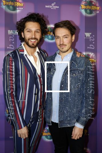 Amsterdam 17 december 2022
Premiere het feest van tante Ria in Pathe Noord .
Cast bestaat oa uit Najib Amhali Tooske Ragas Edo Brunner Edsilia Rombley Jack v gelder Pim Muda Thimo v Haaren  Ridder v Kooten Esther Mbire en Piet Tomassen. Diego Gonzalez-Clark met zijn partner
