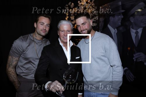 Amsterdam 17 december 2022
Donny Roelvink viert zijn 25e verjaardag bij La Brochette. Aanwezig oa broer Dave Roelvink Vader Dries en zijn moeder Lucienne Kenter