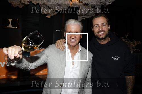 Amsterdam 30 november 2022
Presentatie samenwerking Dries Roelvink en Wijnvoordeel.nl bij restaurant La Brochette. Dries met zijn zoon Dave Roelvink