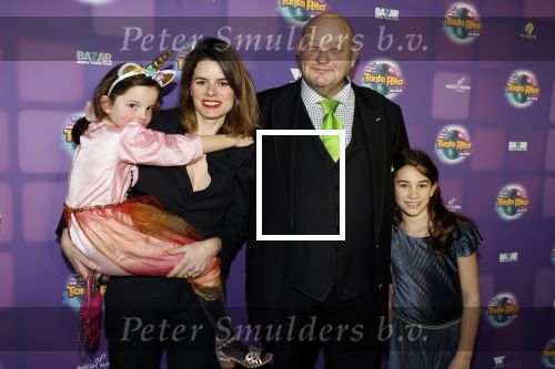 Amsterdam 17 december 2022
Premiere het feest van tante Ria in Pathe Noord .
Cast bestaat oa uit Najib Amhali Tooske Ragas Edo Brunner Edsilia Rombley Jack v gelder Pim Muda Thimo v Haaren  Ridder v Kooten Esther Mbire en Piet Tomassen. Edo Brunner kwam met zijn vrouw en kinderen