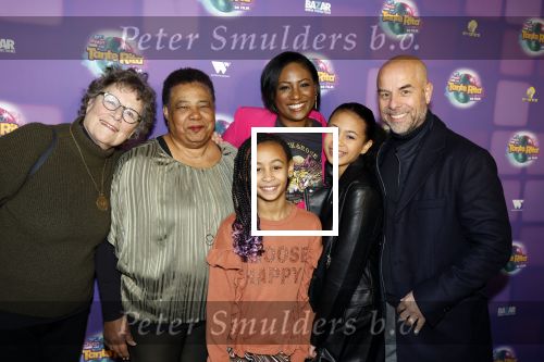 Amsterdam 17 december 2022
Premiere het feest van tante Ria in Pathe Noord .
Cast bestaat oa uit Najib Amhali Tooske Ragas Edo Brunner Edsilia Rombley Jack v gelder Pim Muda Thimo v Haaren  Ridder v Kooten Esther Mbire en Piet Tomassen. Edsilia Rombley kwam met haar man Tjeerd Oosterhuyis , hun kinderen en moeder en schoonmoeder