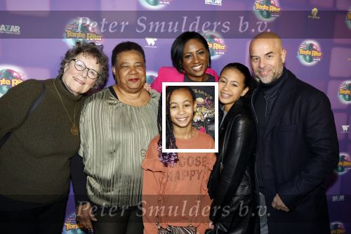 Amsterdam 17 december 2022
Premiere het feest van tante Ria in Pathe Noord .
Cast bestaat oa uit Najib Amhali Tooske Ragas Edo Brunner Edsilia Rombley Jack v gelder Pim Muda Thimo v Haaren  Ridder v Kooten Esther Mbire en Piet Tomassen. Edsilia Rombley kwam met haar man Tjeerd Oosterhuyis , hun kinderen en moeder en schoonmoeder