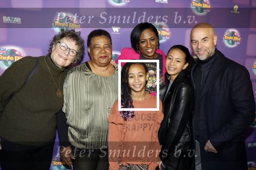 Amsterdam 17 december 2022
Premiere het feest van tante Ria in Pathe Noord .
Cast bestaat oa uit Najib Amhali Tooske Ragas Edo Brunner Edsilia Rombley Jack v gelder Pim Muda Thimo v Haaren  Ridder v Kooten Esther Mbire en Piet Tomassen. Edsilia Rombley kwam met haar man Tjeerd Oosterhuyis , hun kinderen en moeder en schoonmoeder