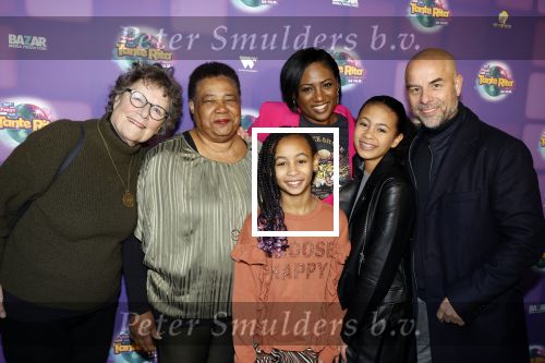 Amsterdam 17 december 2022
Premiere het feest van tante Ria in Pathe Noord .
Cast bestaat oa uit Najib Amhali Tooske Ragas Edo Brunner Edsilia Rombley Jack v gelder Pim Muda Thimo v Haaren  Ridder v Kooten Esther Mbire en Piet Tomassen. Edsilia Rombley kwam met haar man Tjeerd Oosterhuyis , hun kinderen en moeder en schoonmoeder