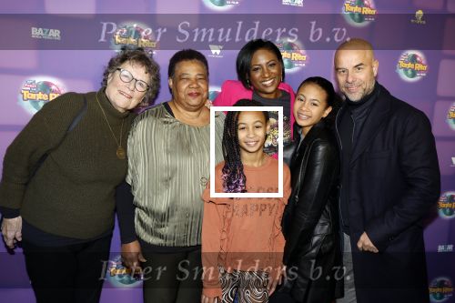 Amsterdam 17 december 2022
Premiere het feest van tante Ria in Pathe Noord .
Cast bestaat oa uit Najib Amhali Tooske Ragas Edo Brunner Edsilia Rombley Jack v gelder Pim Muda Thimo v Haaren  Ridder v Kooten Esther Mbire en Piet Tomassen. Edsilia Rombley kwam met haar man Tjeerd Oosterhuyis , hun kinderen en moeder en schoonmoeder