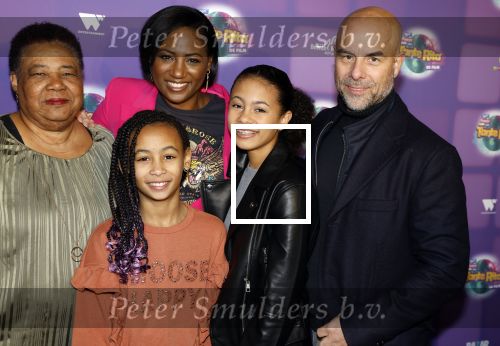 Amsterdam 17 december 2022
Premiere het feest van tante Ria in Pathe Noord .
Cast bestaat oa uit Najib Amhali Tooske Ragas Edo Brunner Edsilia Rombley Jack v gelder Pim Muda Thimo v Haaren  Ridder v Kooten Esther Mbire en Piet Tomassen. Edsilia Rombley kwam met haar man Tjeerd Oosterhuyis , hun kinderen en moeder en schoonmoeder