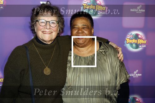 Amsterdam 17 december 2022
Premiere het feest van tante Ria in Pathe Noord .
Cast bestaat oa uit Najib Amhali Tooske Ragas Edo Brunner Edsilia Rombley Jack v gelder Pim Muda Thimo v Haaren  Ridder v Kooten Esther Mbire en Piet Tomassen. Edsilia Rombley kwam met haar man Tjeerd Oosterhuyis , hun kinderen en moeder en schoonmoeder