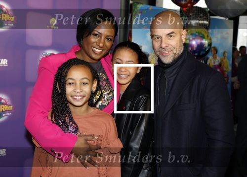 Amsterdam 17 december 2022
Premiere het feest van tante Ria in Pathe Noord .
Cast bestaat oa uit Najib Amhali Tooske Ragas Edo Brunner Edsilia Rombley Jack v gelder Pim Muda Thimo v Haaren  Ridder v Kooten Esther Mbire en Piet Tomassen. Edsilia Rombley kwam met haar man Tjeerd Oosterhuyis , hun kinderen en moeder en schoonmoeder