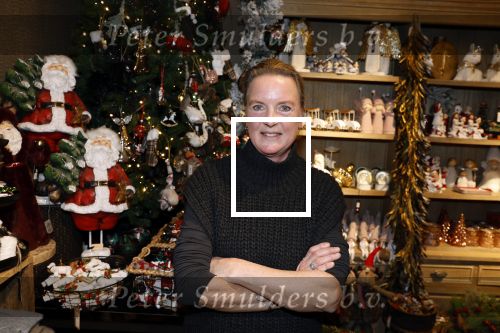Noordwijk 9 december 2022
Presentatie nieuwe scheurkalendar van de familie Meiland. Aanwezig Martien Meiland Erica Meiland en Montana Meiland . Ook aanwezig Jan Dijkgraaf en Timon Moll ( regisseur van de Meilandjes). Presentatie is in de woonwinkel van Montana.