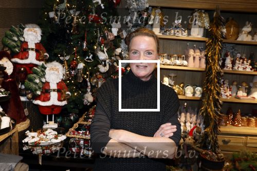 Noordwijk 9 december 2022
Presentatie nieuwe scheurkalendar van de familie Meiland. Aanwezig Martien Meiland Erica Meiland en Montana Meiland . Ook aanwezig Jan Dijkgraaf en Timon Moll ( regisseur van de Meilandjes). Presentatie is in de woonwinkel van Montana.