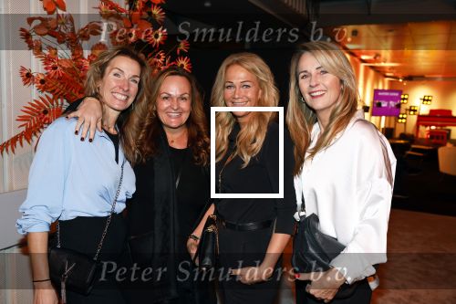 Amsterdam 9 december 2022
Masters of luxury in de RAI. Esther Smeding met vriendinnen