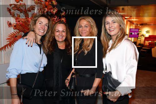 Amsterdam 9 december 2022
Masters of luxury in de RAI. Esther Smeding met vriendinnen