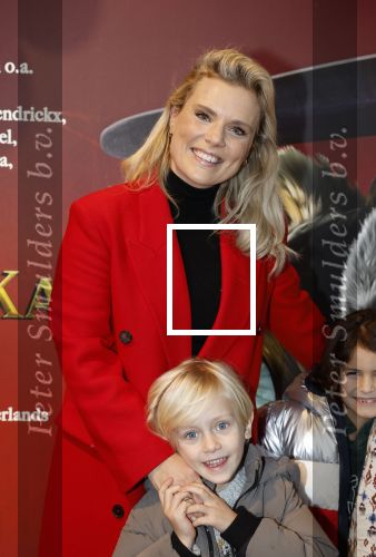 Amsterdam 10 december 2022
Premiere de gelaarsde kat in Pathe Arena .
Eveline Stallaart met zoon en vriendjes