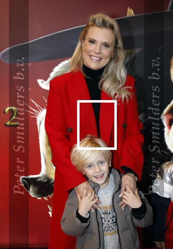Amsterdam 10 december 2022
Premiere de gelaarsde kat in Pathe Arena .
Eveline Stallaart met zoon en vriendjes