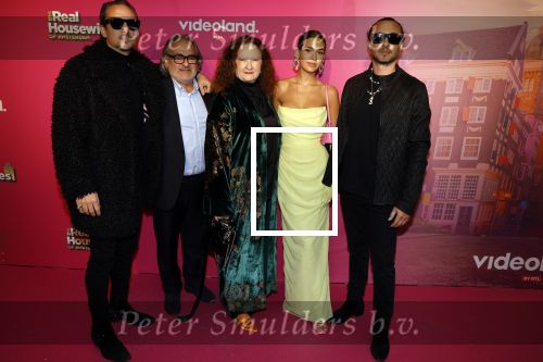 Amsterdam 22 november 2022
Presentatie Real Housewifes of Amsterdam in Hotel Krasnapolsky  van Videoland. Susanne Klibansky en Louis Klibansky met zijn ouders Leon Klibansky en Immechien Klibansky en broer Joseph Klibansky en partner Victoria Waldau