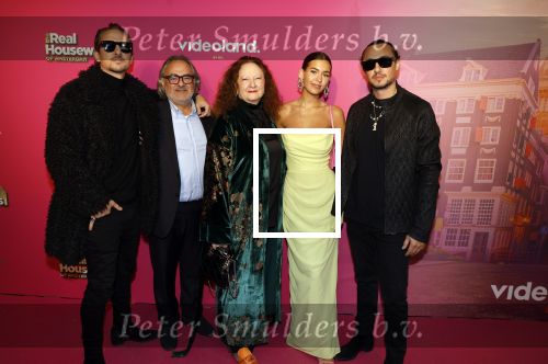 Amsterdam 22 november 2022
Presentatie Real Housewifes of Amsterdam in Hotel Krasnapolsky  van Videoland. Susanne Klibansky en Louis Klibansky met zijn ouders Leon Klibansky en Immechien Klibansky en broer Joseph Klibansky en partner Victoria Waldau